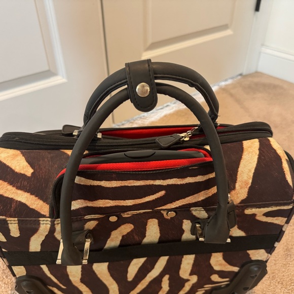 Brown and Cream Rolling Travel Bag - Picture 13 of 16